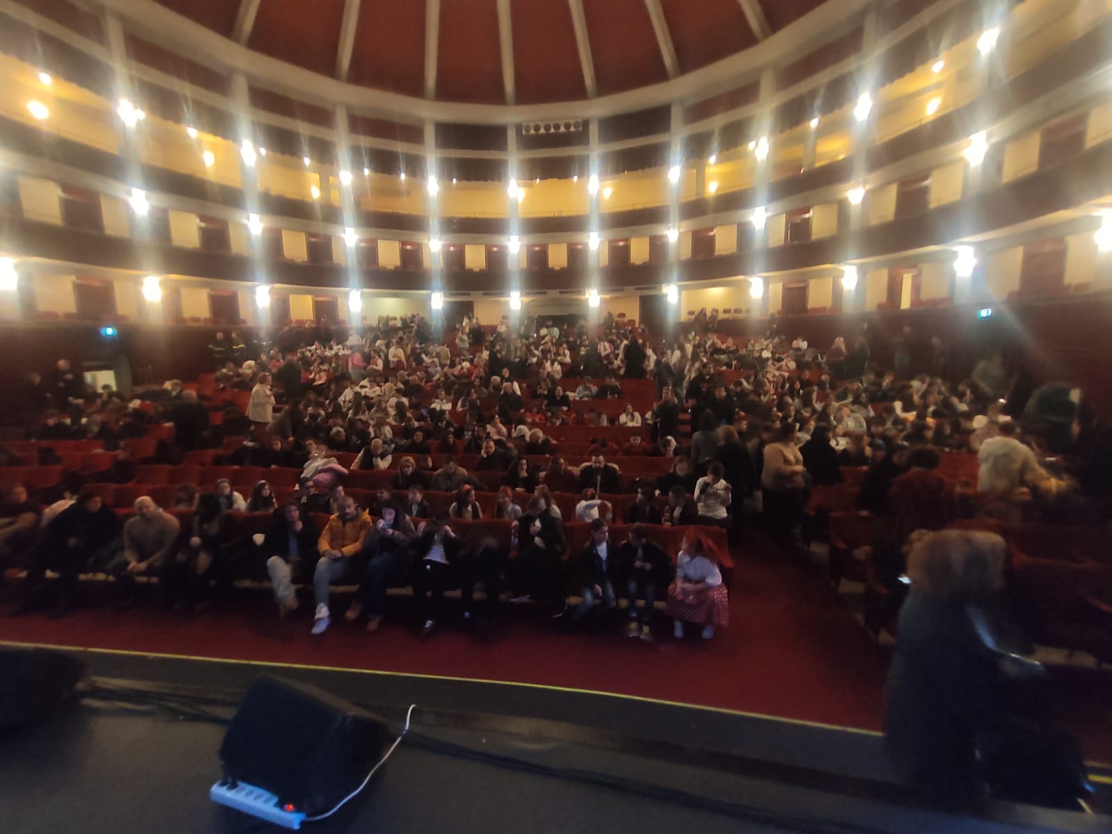 Teatroterapia e Teatro Sensoriale: Strumenti Terapeutici per lo Sviluppo Psichico dei Bambini (5-10 anni)